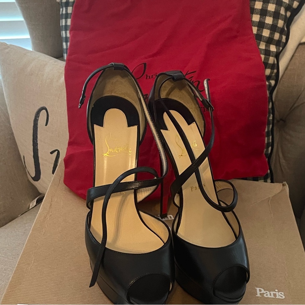 Used in great condition Christian Louboutin cross me 150 in black.